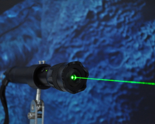 (image for) High Power Burning Green Laser Beamgreen